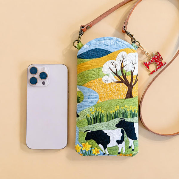 Cattle On The Grassland Quilted Slim Phone Crossbody Bag LD10